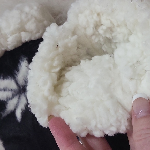 NEW MUK LUKS Women's fleece lined socks - Picture 3 of 4